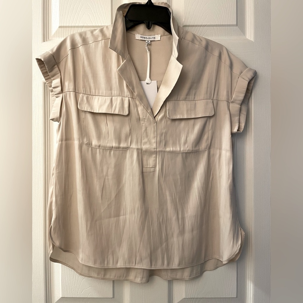 Rose & Olive Ivory Satin Short Sleeve Tunic Blouse Top Front Pockets/Collar NWT